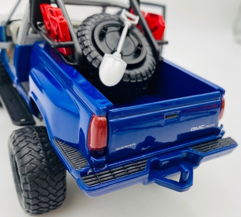 GMC Sierra GT OFF ROAD Series 1:24 Motormax 79136 szary