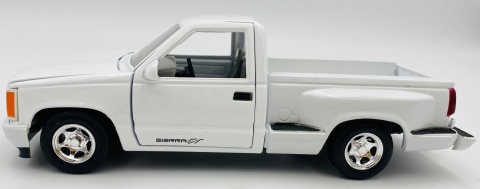 GMC Sierra GT Pickup 1992 1:24 Motormax 73204 biały
