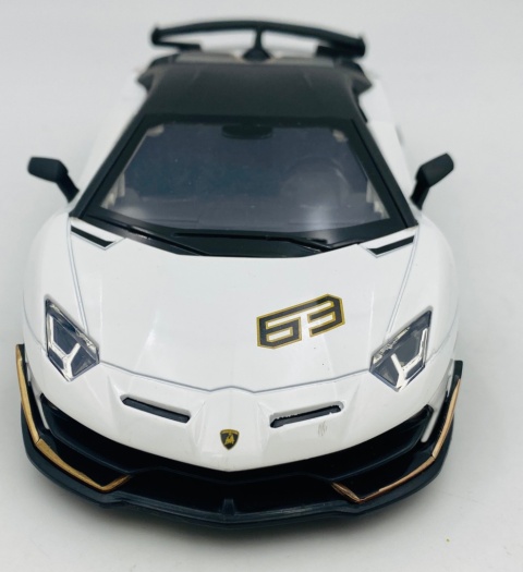LAMBORGHINI Aventador SVJ światło dźwięk model METAL 1:24 MSZ 68269 biały
