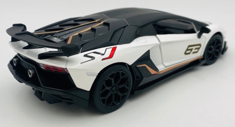 LAMBORGHINI Aventador SVJ światło dźwięk model METAL 1:24 MSZ 68269 biały