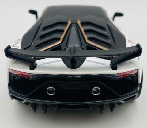 LAMBORGHINI Aventador SVJ światło dźwięk model METAL 1:24 MSZ 68269 biały