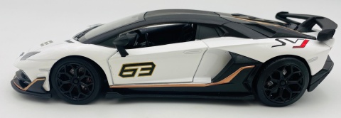 LAMBORGHINI Aventador SVJ światło dźwięk model METAL 1:24 MSZ 68269 biały