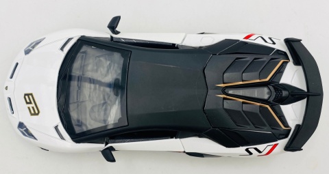 LAMBORGHINI Aventador SVJ światło dźwięk model METAL 1:24 MSZ 68269 biały