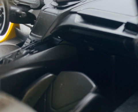 LAMBORGHINI Revuelto światło dźwięk model METAL 1:24 MSZ 68200 żółty