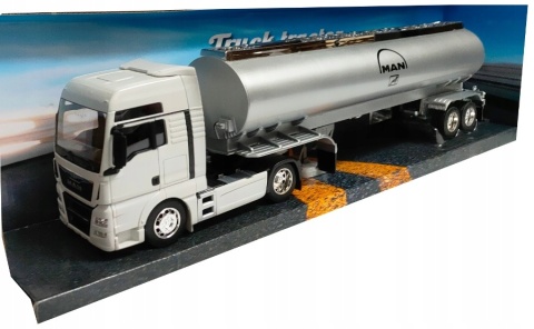 MAN TGX ciągnik z naczepą cysterną TIR model WELLY 1:32