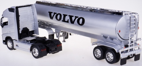 VOLVO FH ciągnik z naczepą cysterną TIR model WELLY 1:32
