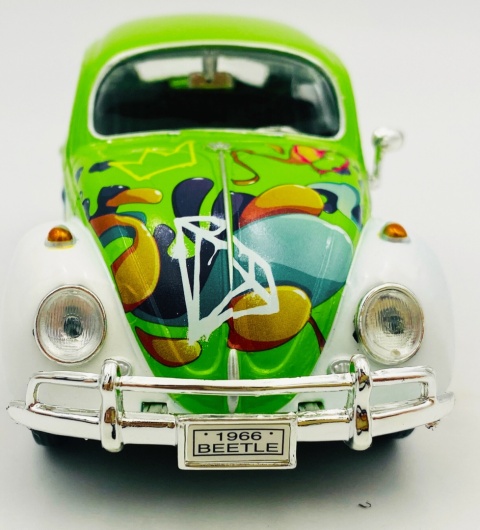 VW Beetle Classic Käfer 1:24 Motormax model 79598 graffiti
