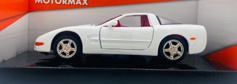 Chevrolet Corvette C5 1997 hardtop model 1:24 Motormax 73210 biały