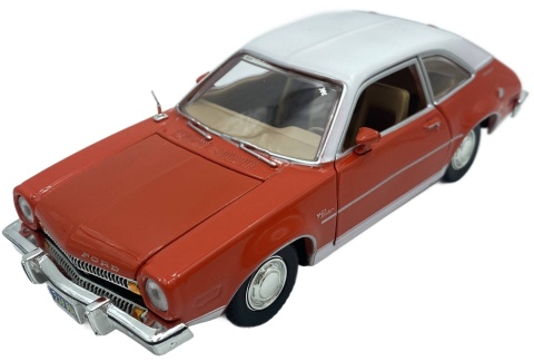 Ford Pinto 1974 model 1:24 Motormax 79044 pomarańczowy