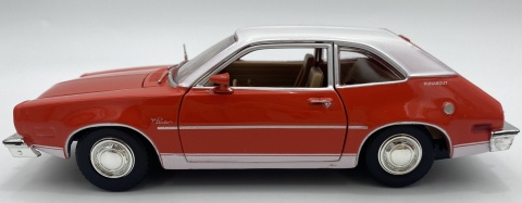 Ford Pinto 1974 model 1:24 Motormax 79044 pomarańczowy