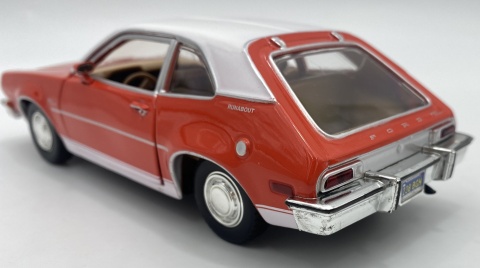 Ford Pinto 1974 model 1:24 Motormax 79044 pomarańczowy