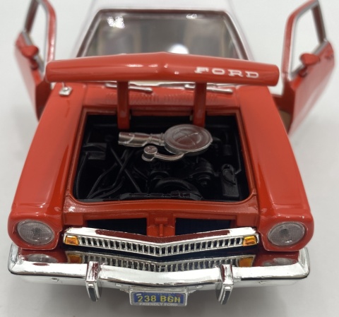 Ford Pinto 1974 model 1:24 Motormax 79044 pomarańczowy