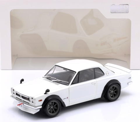 NISSAN SKYLINE (C10) Hakosuka 1970 model S1813001 Solido 1:18 biały perłowy
