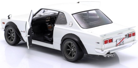 NISSAN SKYLINE (C10) Hakosuka 1970 model S1813001 Solido 1:18 biały perłowy