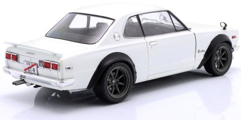 NISSAN SKYLINE (C10) Hakosuka 1970 model S1813001 Solido 1:18 biały perłowy