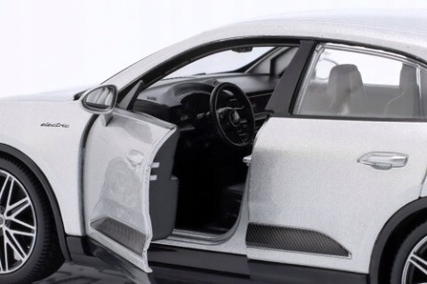 Porsche Macan 4 Electric 1:24 model Bburago 21114 biały