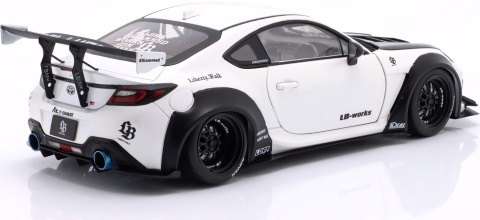 TOYOTA GR86 LBWK Body Kit 2024 model S1813602 Solido 1:18 biały perłowy