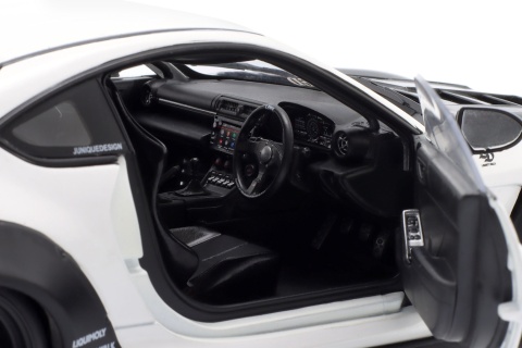 TOYOTA GR86 LBWK Body Kit 2024 model S1813602 Solido 1:18 biały perłowy