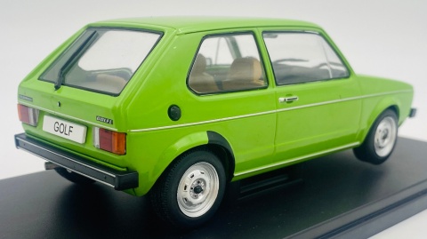 VW Volkswagen Golf I 1974 model 124264 WhiteBox 1:24 zielony