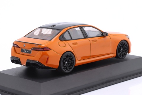 BMW M5 (G90) 2024 model S4317552 Solido 1:43 pomarańczowy
