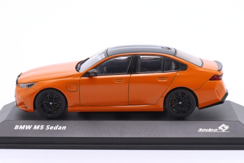 BMW M5 (G90) 2024 model S4317552 Solido 1:43 pomarańczowy