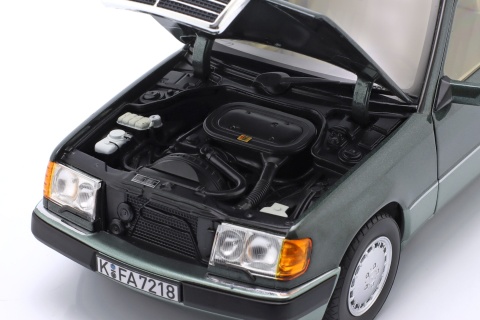 MERCEDES-BENZ 230 E W124 1990 model 183952 Norev 1:18 zielony