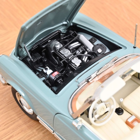 Mercedes-Benz 230SL Pagoda W113 (1973) 183992 Norev 1:18 horizon blue