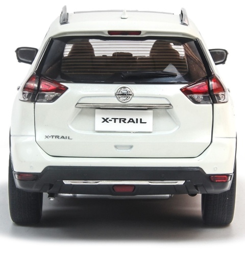 Nissan X-Trail III T32 (2018) model 5535W Paudi 1:18 biały