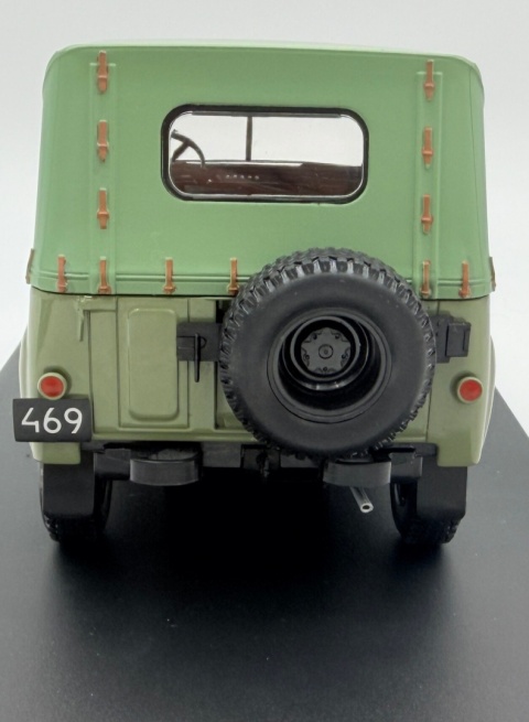 UAZ 469 (1975) Łazik Gazik model 124263 WhiteBox 1:24 zielony