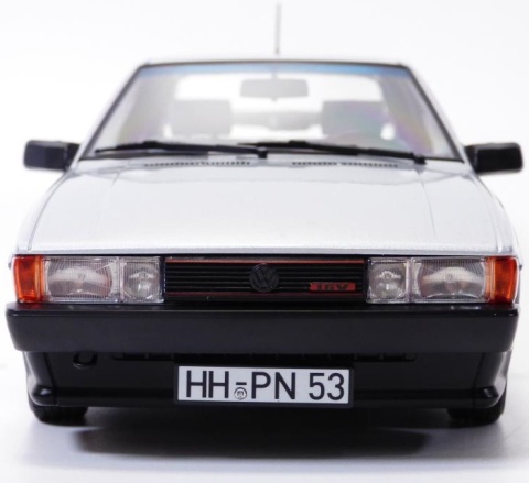 VW Volkswagen Scirocco GTX 16V (1988) model 188635 Norev 1:18 srebrny