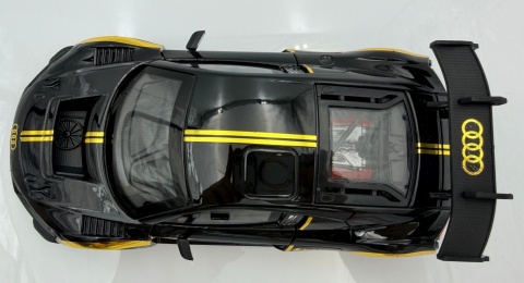 Audi R8 LMS GT3 model 1:24 Motormax 79208 czarny ze złotym Midnight Eclipse