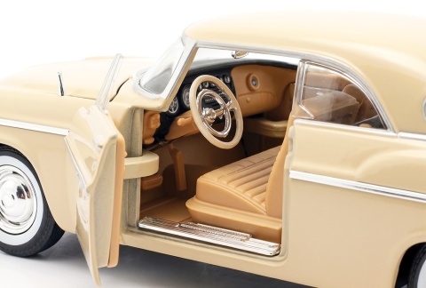 Chrysler C300 1955 model 1:24 Motormax 73302 beżowy