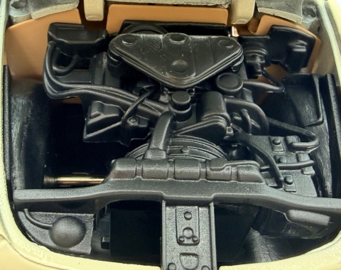 Chrysler C300 1955 model 1:24 Motormax 73302 beżowy