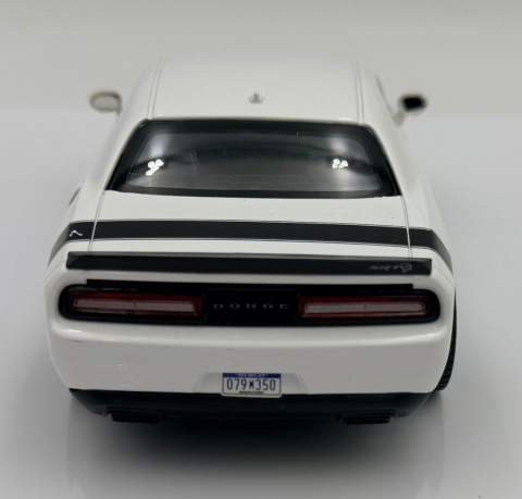 DODGE Challenger SRT Hellcat 1:24 Motormax 79350 biały