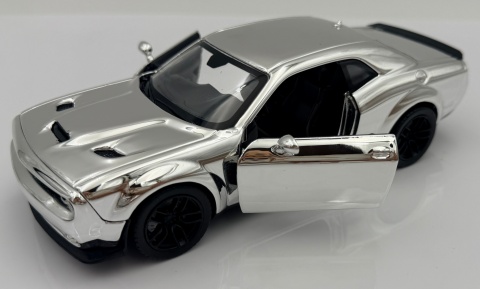 DODGE Challenger SRT Hellcat 2018 model 1:24 Motormax 79095 lustro chrom