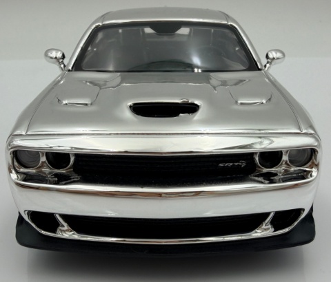 DODGE Challenger SRT Hellcat 2018 model 1:24 Motormax 79095 lustro chrom