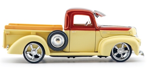 Ford Jailbar Pickup 1942-47 model 1:24 Motormax 79883 Kult Klassics