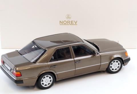 MERCEDES-BENZ 230 E W124 1990 model 183954 Norev 1:18 brązowy