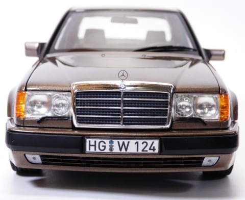 MERCEDES-BENZ 230 E W124 1990 model 183954 Norev 1:18 brązowy