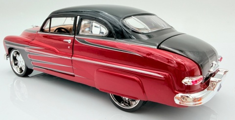 Mercury Coupe 1949 model 1:24 Motormax 79881 Kult Klassics