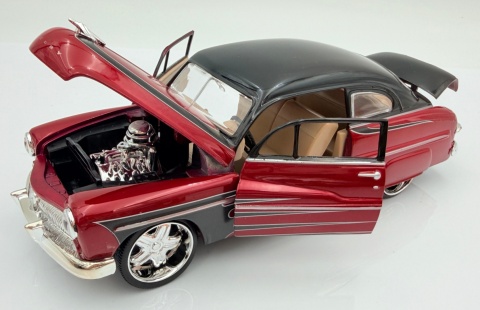 Mercury Coupe 1949 model 1:24 Motormax 79881 Kult Klassics