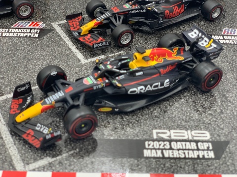 ZESTAW Red Bull F1 TYLKO Verstappen 2023-2024 RB19 RB20 BBurago 1:43