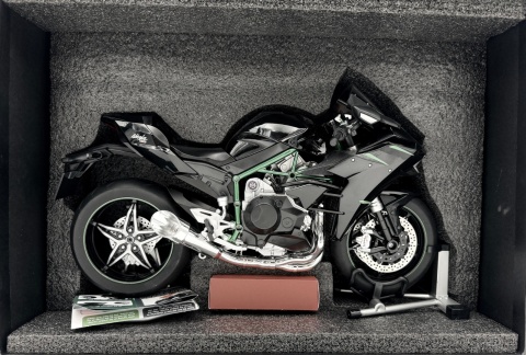 Kawasaki Ninja H2R DŹWIĘK DYM LED model 1:9 Huayi M6-2A czarny