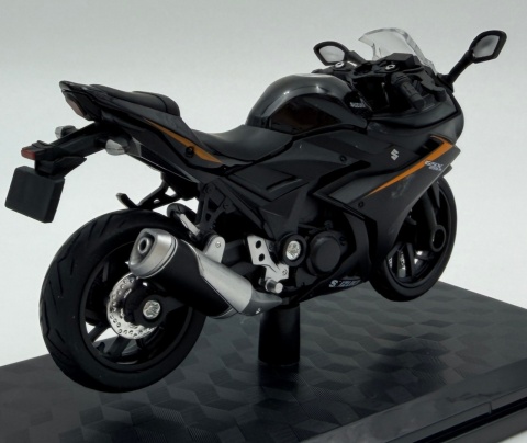 Suzuki GSX 1000R motocykl model 1:18 Huayi M18-3B czarny