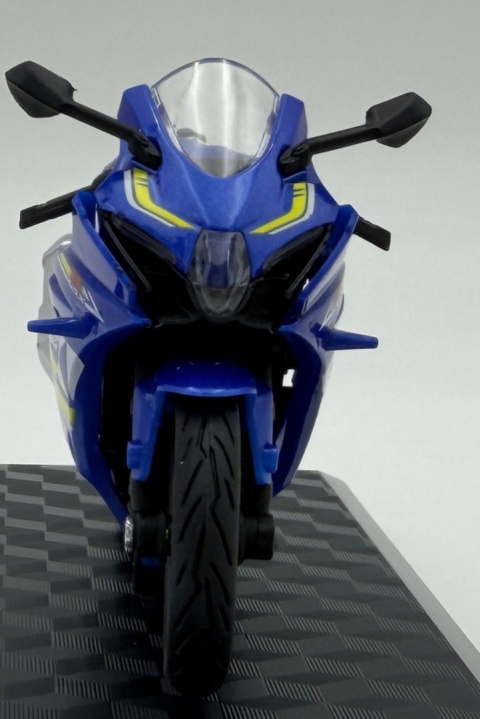 Suzuki GSX 1000R motocykl model 1:18 Huayi M18-3B niebieski
