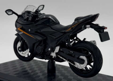 Suzuki GSX 250R motocykl model 1:18 Huayi M18-10B czarny