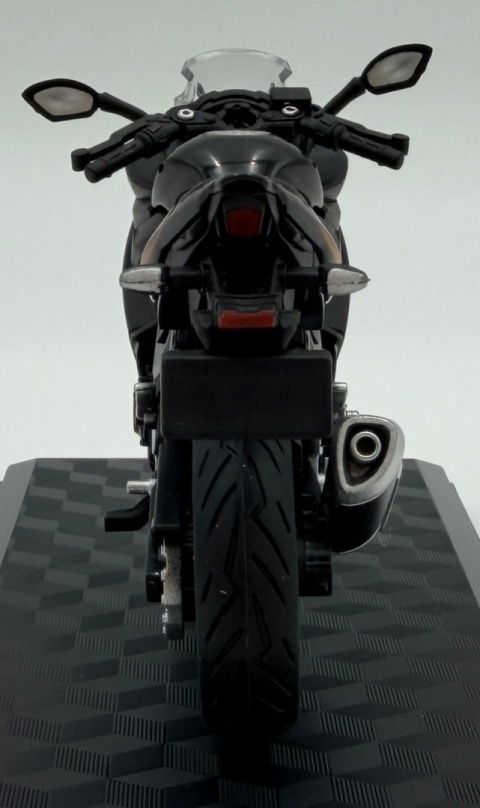 Suzuki GSX 250R motocykl model 1:18 Huayi M18-10B czarny