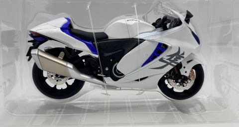 Suzuki Hayabusa GSX 1300R 2024 DUŻY model LED 1:9 Huayi M9-9A biały
