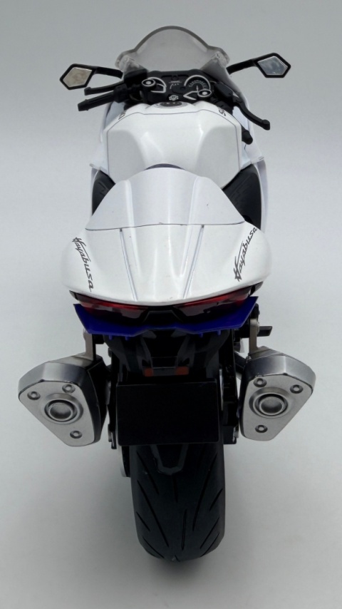 Suzuki Hayabusa GSX 1300R 2024 DUŻY model LED 1:9 Huayi M9-9A biały