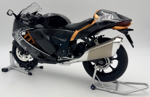 Suzuki Hayabusa GSX 1300R 2024 DŹWIĘK DYM LED model 1:9 Huayi M6-3A czarny
